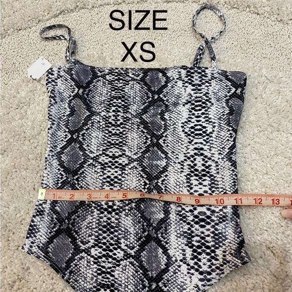 🖤 NWT Snakeskin bodysuit black white & gray - Picture 6 of 10